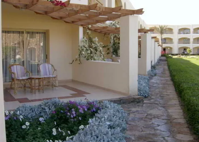 Brayka Bay Reef 4*